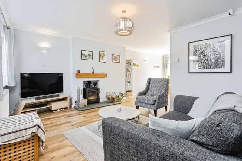 3 Bed Semi-Detached House in Newick
