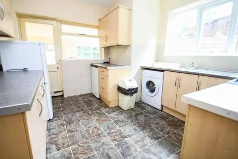 5 Bedroom Detached House Near Talbot Campus