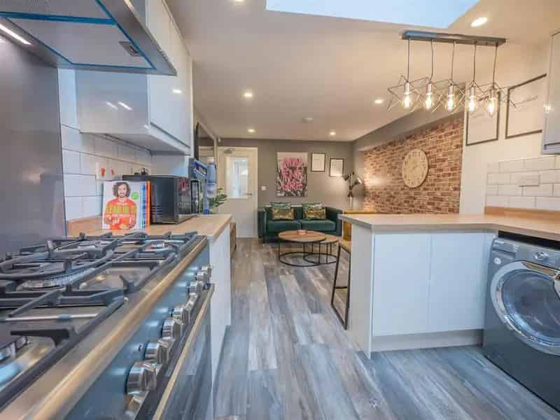 5 Bedroom En-Suite HMO House Share For Sale