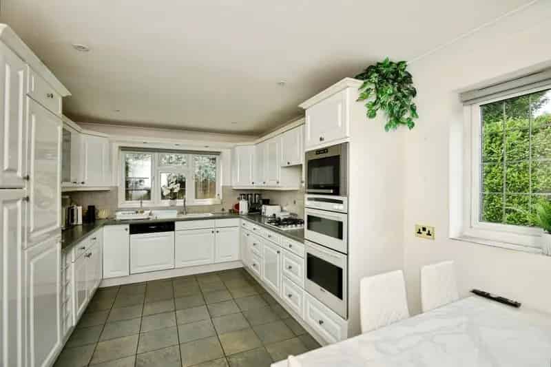 Spacious 5-Bedroom Family Home with Double Garage and Private Garden