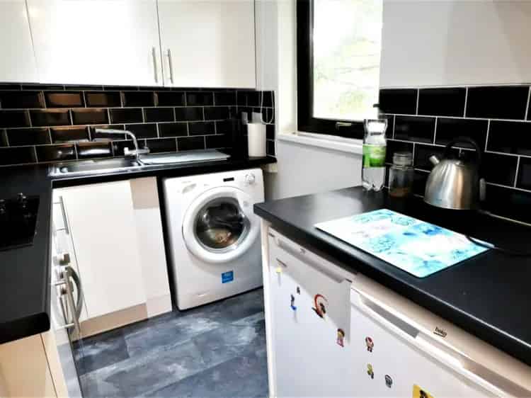 Well Located Studio Flat in Parkfields Wolverhampton