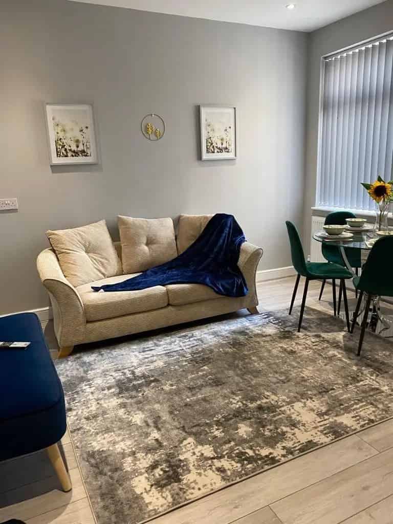 5 Bedroom Terraced House To Rent