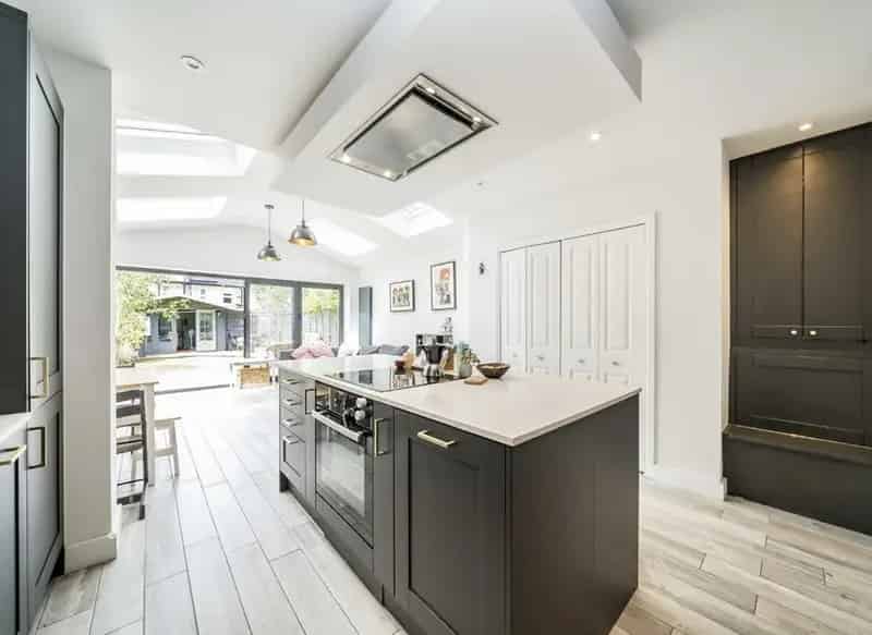 Lovely Period Property 4 Double Bedrooms 2 Bathrooms Private Garden