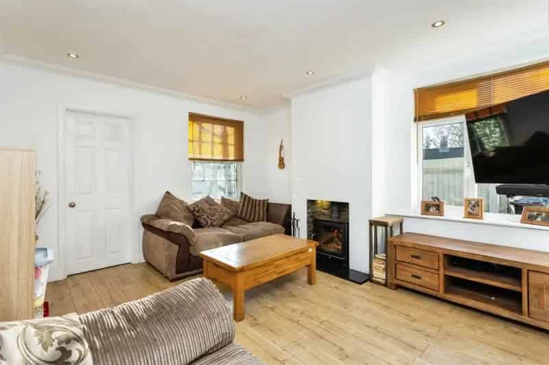Four Bedroom Victorian House with Garden and Parking