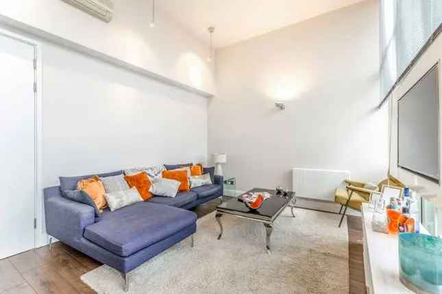 Flat to rent in City Road, City, London EC1V