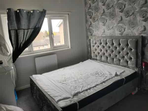 Spacious 2-Bed Maisonette Near York City Centre - Ideal for Downsizers