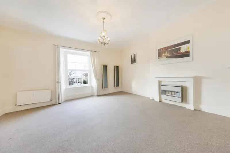 2 Bedroom Flat to Rent in Clifton Village