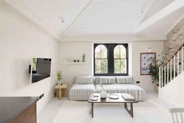 Flat for sale in Elgin Crescent, London W11