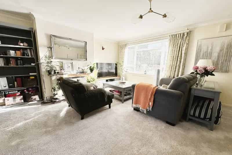 Three Bedroom Family Home with Garage and Stunning Views