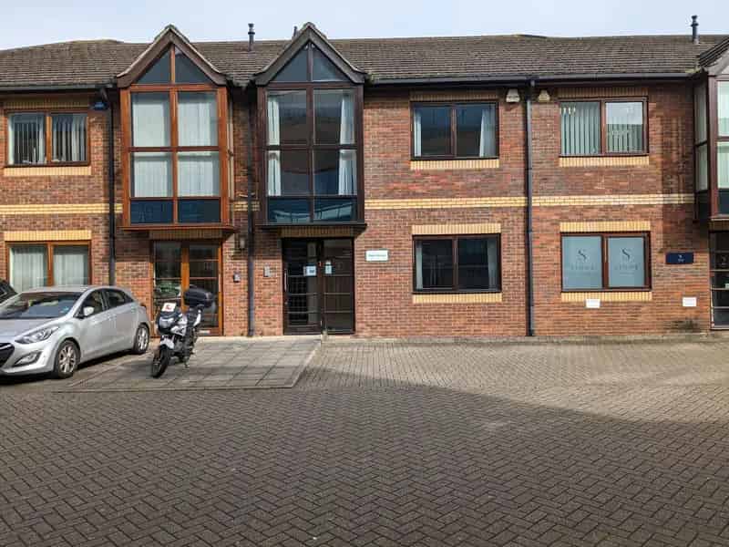 Modern Guildford Office Near Station with Parking