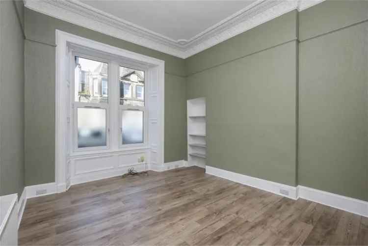 3 Bed Flat - Ground Floor with 1 Reception Room