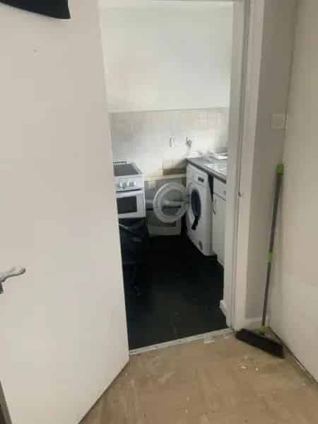 Studio Flat 3rd Floor