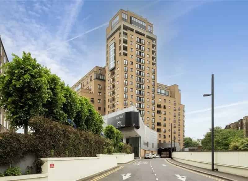 Large 1 Bedroom Flat near Gloucester Road Station