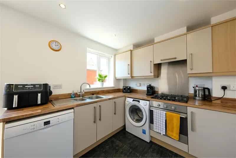 3 Bed Detached House 3 Reception Rooms Family Home