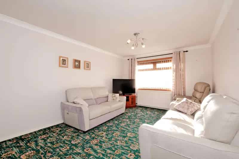 3 Bedroom Terraced House Portlethen Private Parking Gas Central Heating
