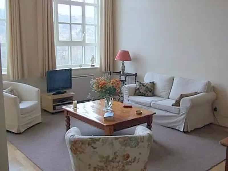 2 Bedroom Flat To Rent Available 2025