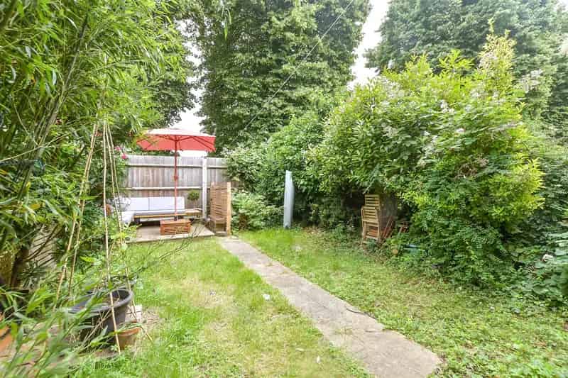 2 Bedroom Maisonette for Sale in Walthamstow