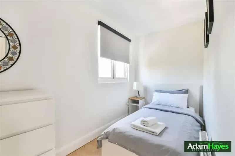 3 Bed Flat for Sale Near Wren Academy