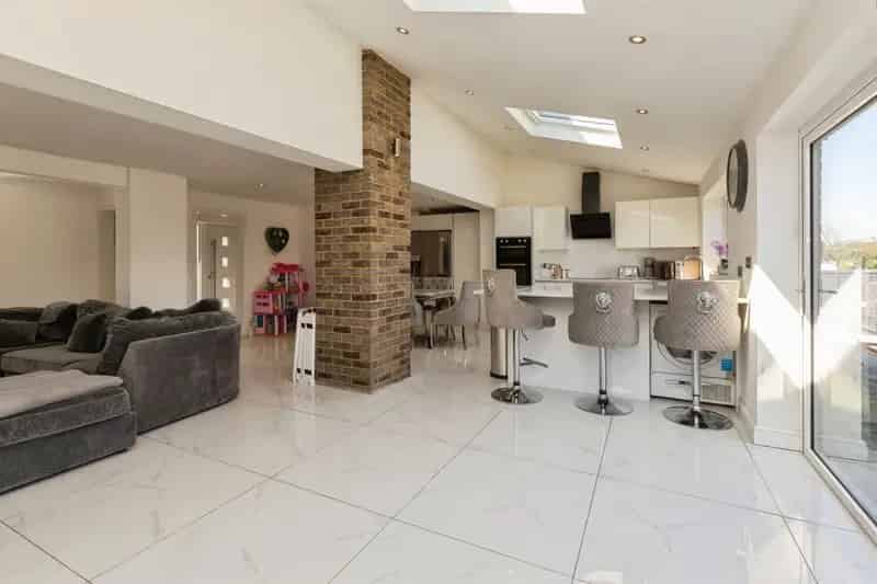 3 Bedroom Semi Detached House with Open Plan Living