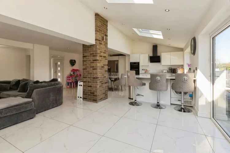 3 Bedroom Semi Detached House with Open Plan Living