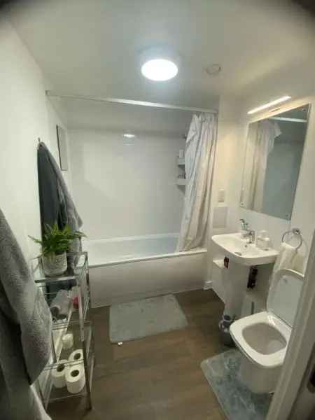 Flat For Rent in London, England