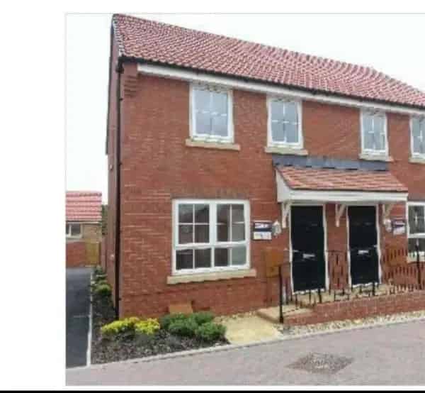 3+ Bedroom Semi-Detached House with Garden and Parking