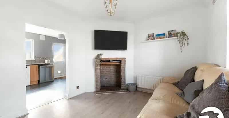 2 Bedroom End of Terrace House to Rent