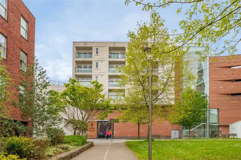 2 Bedroom Apartment Exeter City Centre - Modern Living