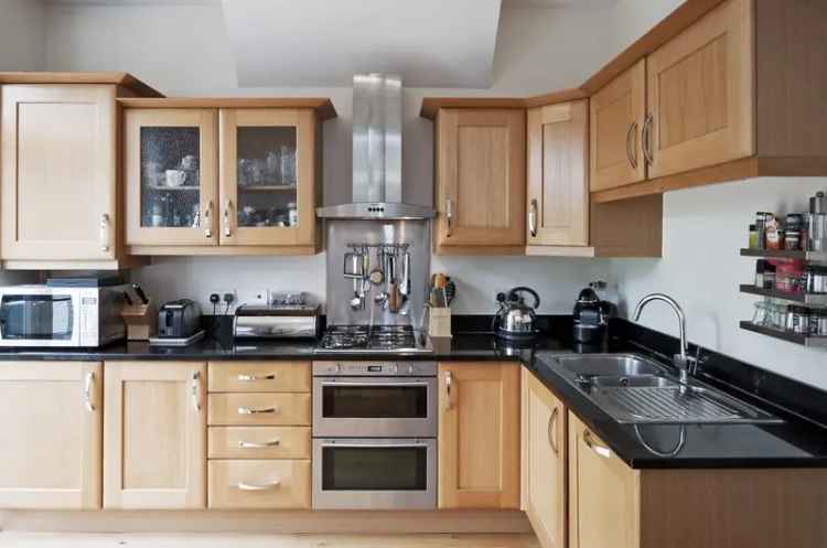 4 Bedroom Semi Detached House to Rent Near Muswell Hill