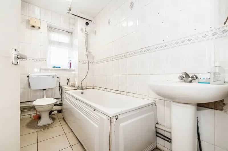 2 Bedroom Flat for Sale in Canning Town E16
