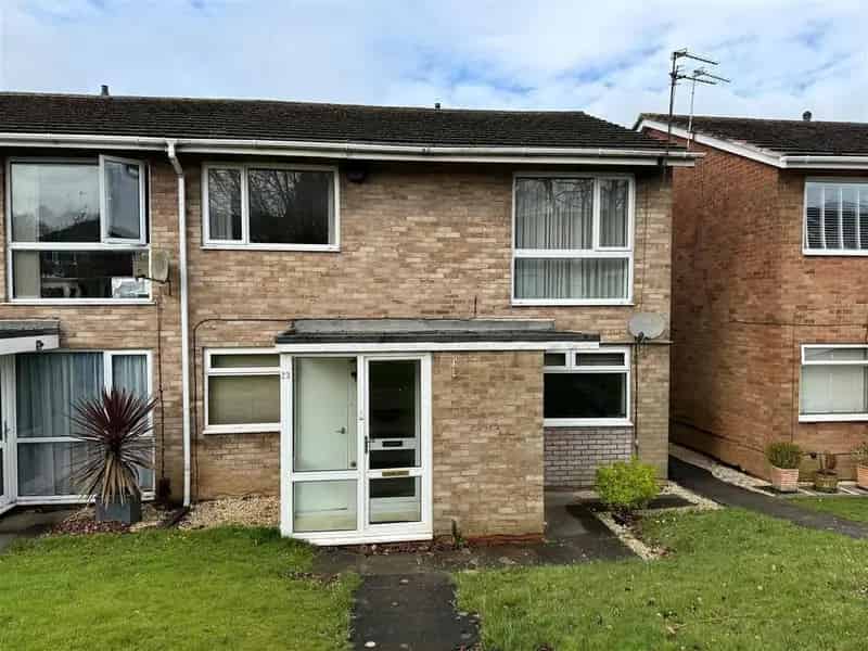 2 bedroom maisonette for sale