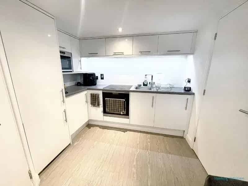 1 Bed Flat for Sale Dickens Heath Modern Kitchen Parking