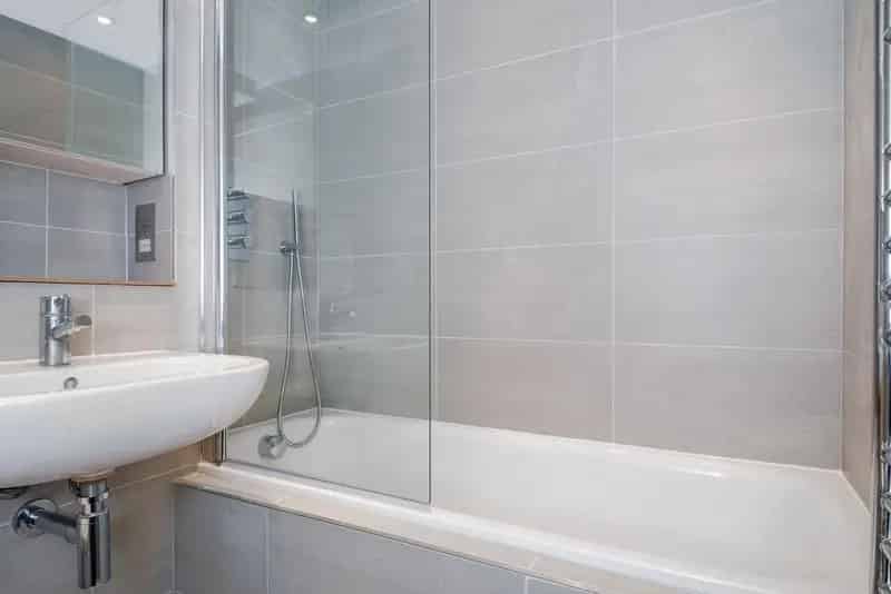 Flat For Rent , High Road, London, England