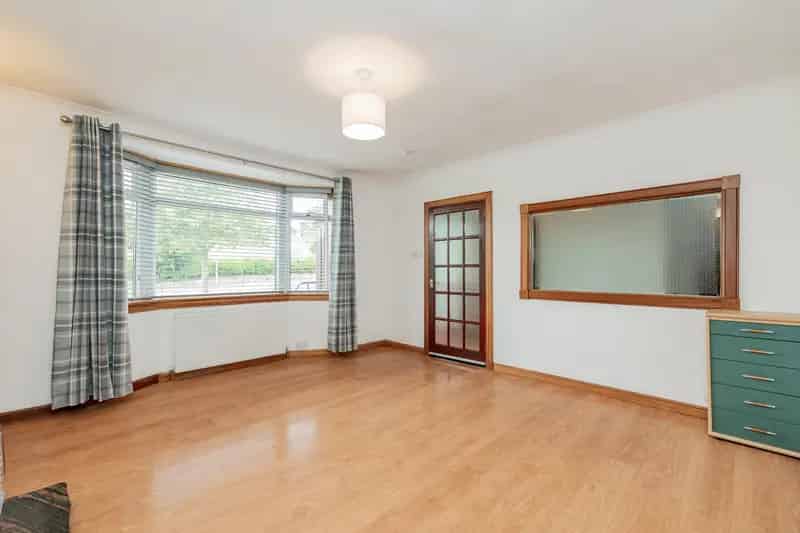 Detached Two-Bedroom Bungalow with Garage and Garden