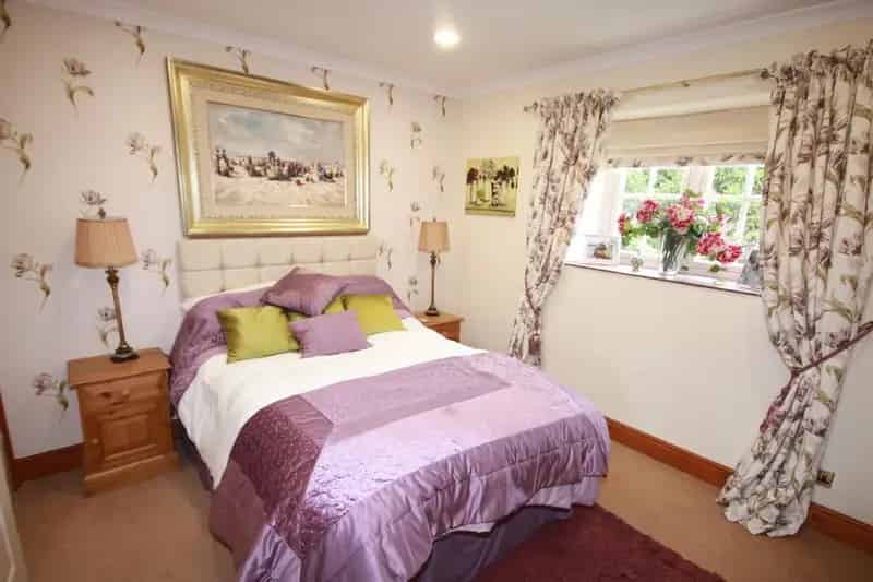 4 Bed Character Home in 4 Acres
