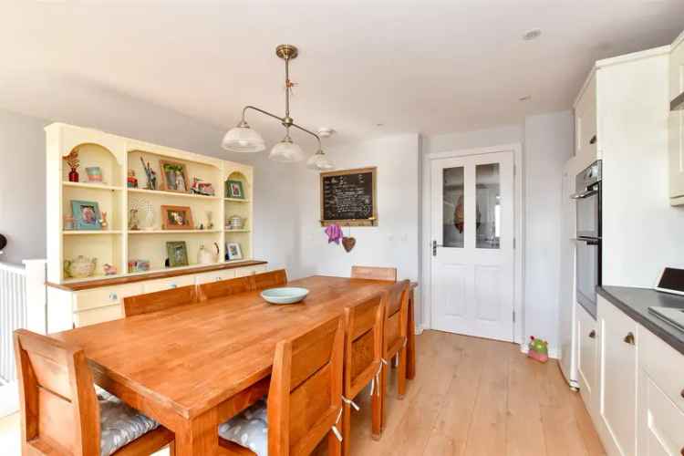 3 Bedroom Terraced House for Sale Near Shops