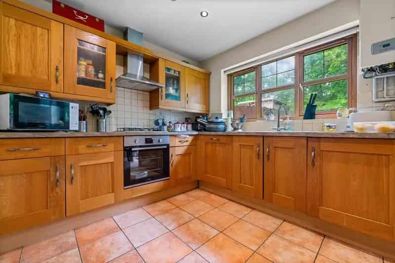 6 Bedroom Detached House For Sale