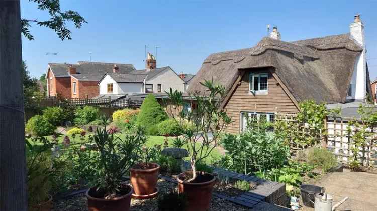 3 Bedroom Detached House for Sale in Cheltenham