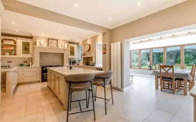 Executive Detached Family Home in Pownall Park