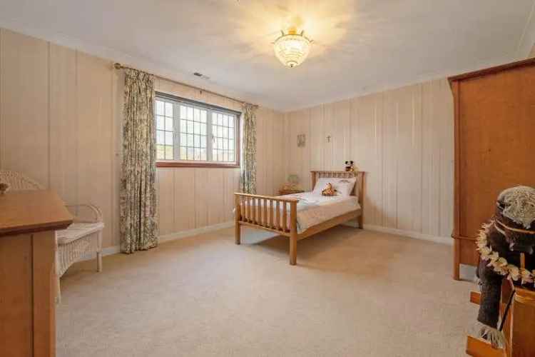 5 Bed Detached House for Sale in Great Barford