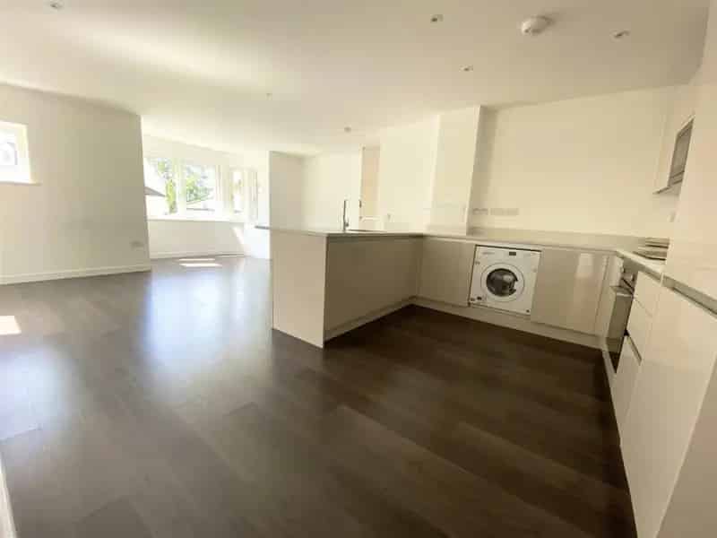 2 Bedroom Apartment Brentwood City Centre