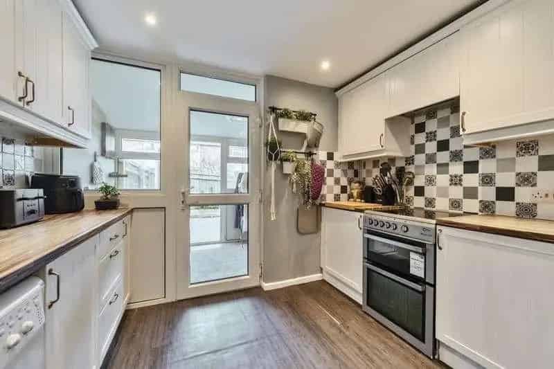 4 Bed House for Sale - Modern Family Home