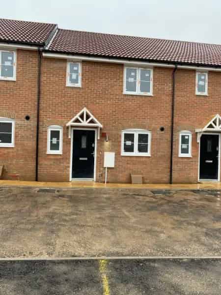 3 Bed House with Garden and Parking March 2021 Build