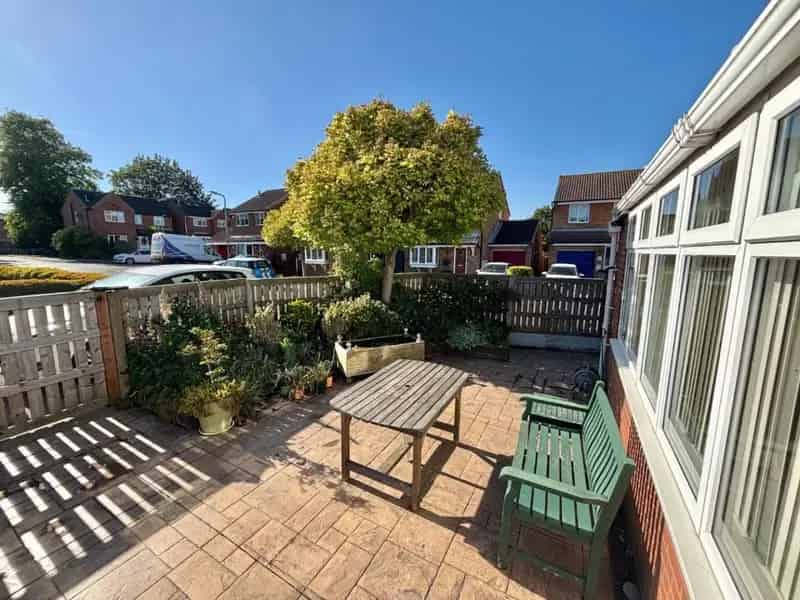 2 bed house for sale