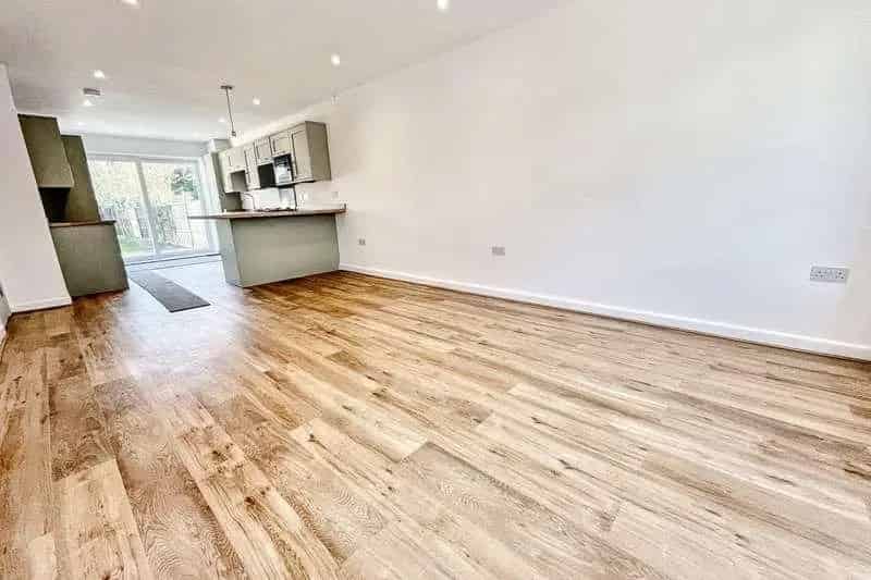 4 Bed House for Sale Near Clifftop