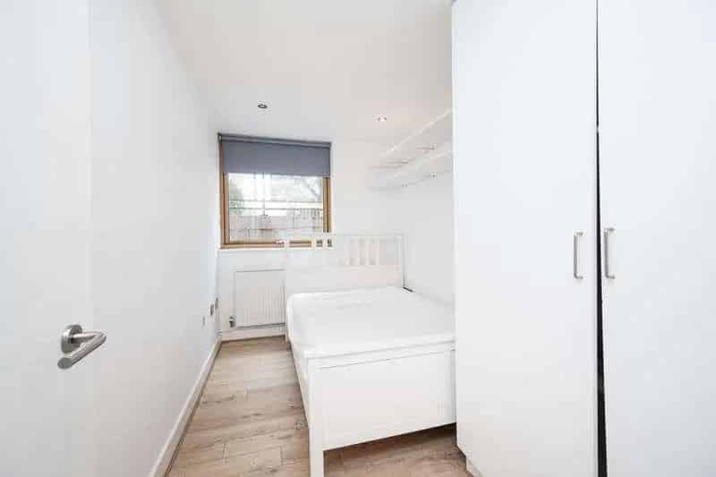 2 Bed Flat for Sale Near Stepney Green Station