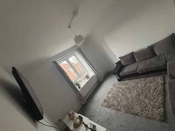 3-Bedroom Flat Near Nine Elms Station