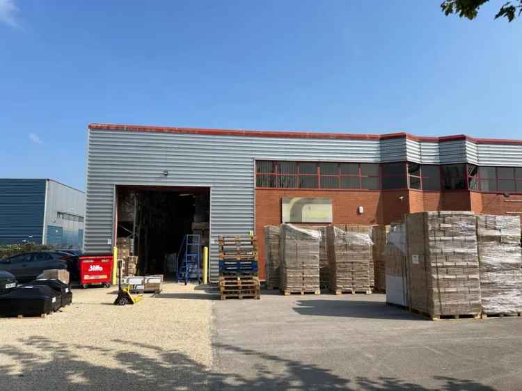 Theale Warehouse Office - Freehold - 15 Parking Spaces - HGV Access