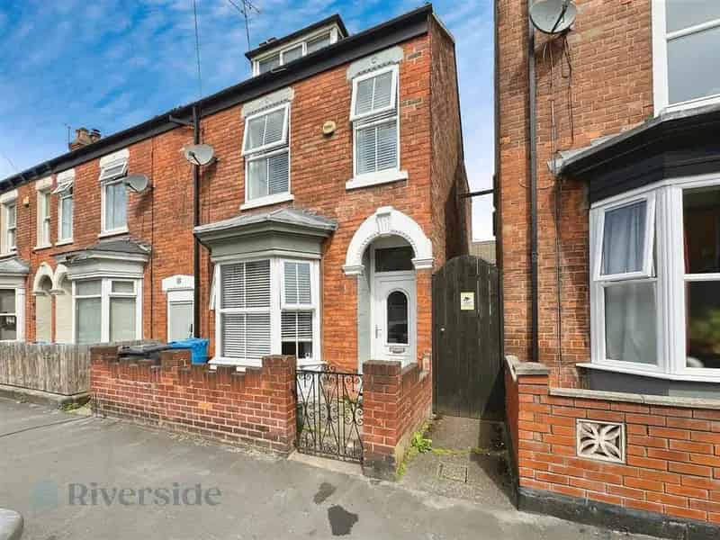 2 Bedroom End Terrace House For Sale