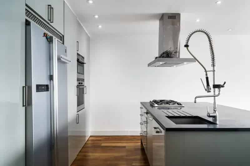 2 Bedroom Flat for Sale in Battersea Plantation Wharf